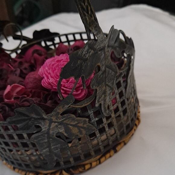 Decorative Basket with Pink Accents Potpurri Scented Very Fragrant - Picture 6 of 7